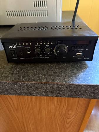 Pyle Stereo Receiver/speakers 1
