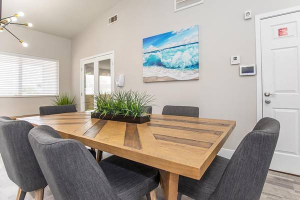 $1,400 / 3br - 1020ft2 - Ceiling fan in living area*, Pet friendly, In-home laundry * (Las Vegas NV)63907026178946123