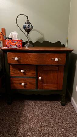 Small dresser / night stand 1