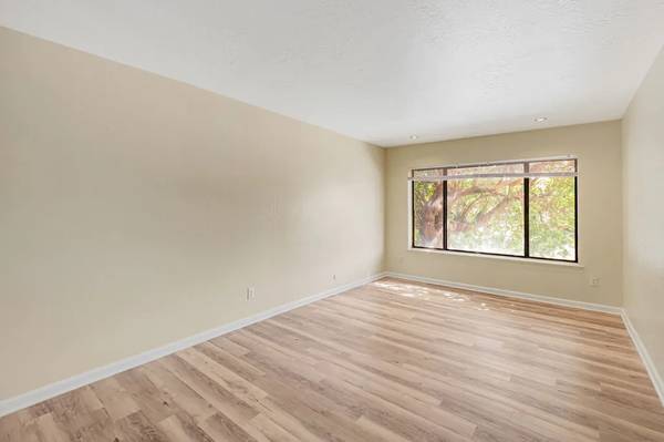 $1,700 / 1br - 635ft2 - *Spacious studio and one-bedroom apartments with upgraded countertops! (daly city)63946669413250123