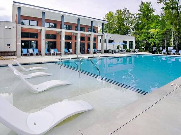 $1,819 / 3br - 1439ft2 - Fitness Center, Professional & Responsive Management (Open Space Parking in Community)63925334830082124