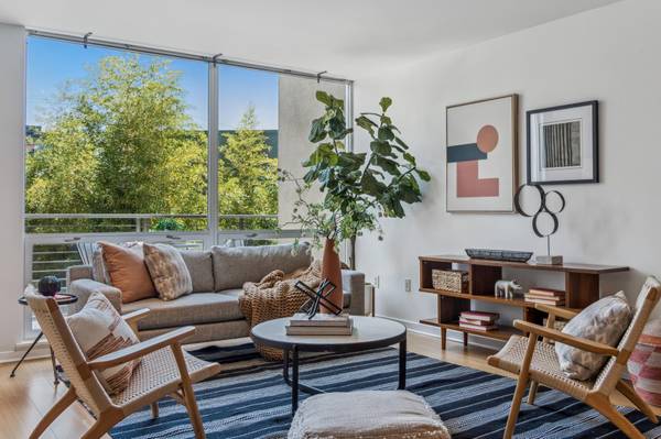 $3,650 / 2br - 1550ft2 - Loft Fantástico en 41st Street 2/1.5 ~1,550 SF Lavandería en Unidad Balcón (emeryville)63658014044547120
