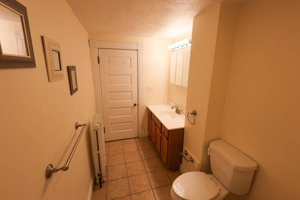 $2,800 / 2br - Dorchester 2 Bed/1 Bath Apartment | Grampian Way (Dorchester)64213548892931122