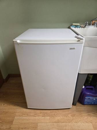 Kenmore white under counter freezer 3.0 cubic feet mini freezer 1