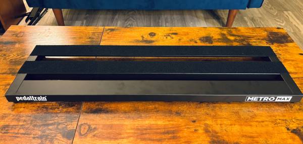 Pedaltrain Metro Max Pedalboard (28 x 8 in.) 1