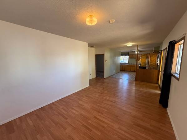 $1,250 / 2br - 866ft2 - Spacious 2 Bed 1 Bath, W/S/G/Electricity Paid, Available Now! (Molalla)63660444477827122