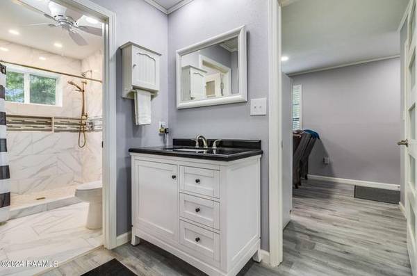 $1,200 / 1br - 600ft2 - This amazing property & building feature an incredible 2000 sq ft shop (Breaux Bridge)63857517154819122