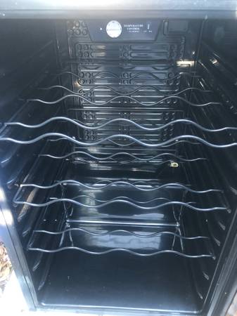 WINE COOLER MAGIC CHEF 1