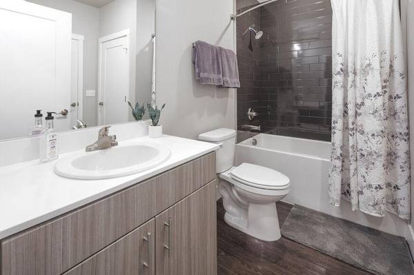 $1,620 / 1br - 566ft2 - Rooftop Deck, ADA, Amenity Proximity, Extra Large Balcony (Tigard Or)63820763203971122