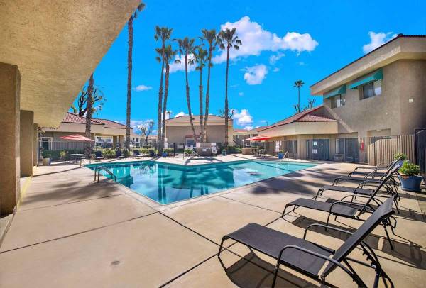 Experience Convenient 1 BR Living-Upgraded Options, Prime Commute 1