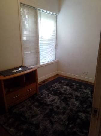 $610 / 1br - A large bedroom (Chicago South)63781441869569121