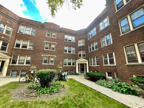 1 Spacious and Cozy 1BR - w/ Heat Included! First Month Free! 1