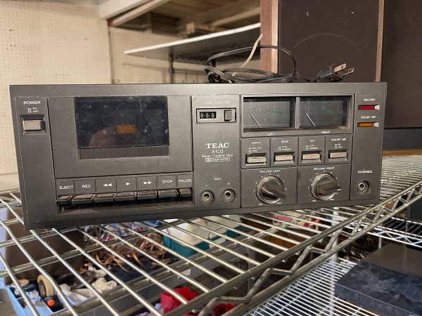 Teac A-103 vintage cassette deck for parts or repair 1