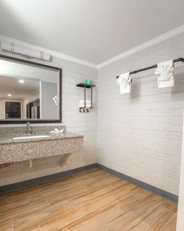 $350 / 2br - 17500ft2 - ✅ Affordable Weekly Rooms in Tulsa – Only $350/Week – All Bills Paid! (Tulsa)63982133671554121