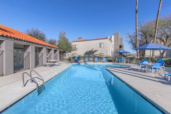 $1,099 / 1br - Vida en el punto de referencia en la Avenida (PARK & DREXEL)63674877146369120