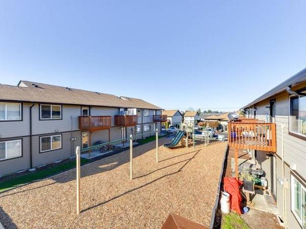 $1,499 / 2br - 850ft2 - Built-In Dishwasher, Convenient Location, Upgraded Vinyl Flooring (Hazel Dell)63831327870851124