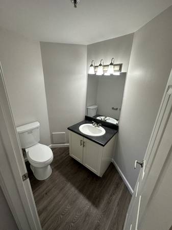 $2,325 / 2br - 1125ft2 - Spacious Walk-in Closets, Open Floor Plan, 24/7 Emergency Maintenance (180 Woodbury St, Manchester, NH)63932189099395123