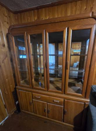 Solid Lighted China Hutch 1