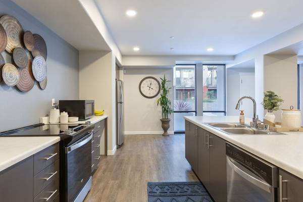 $1,800 / 444ft2 - Unit #426- Call For Details Abut This Beautiful Unit & Specials!! (santa clara)63880017059971123