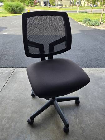 Desk chair 1