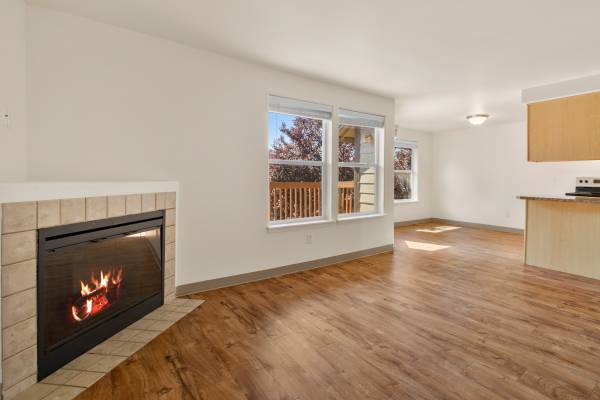 $1,745 / 2br - 866ft2 - ONE MONTH FREE! // 2 BEDROOM, 1 BATH  // FREE PARKING! (2020 NE Linnea Drive Bend, Oregon)63839294311043120