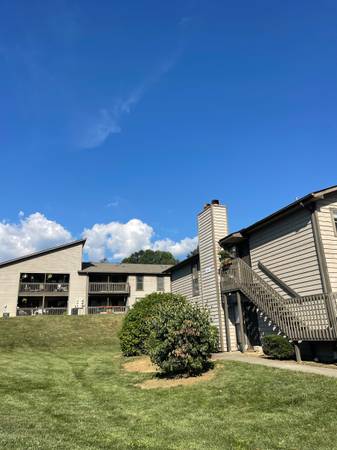 2 Bedroom 1.5 Bath- $1625 - 1036ft2 1