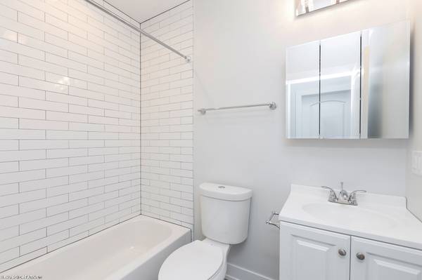 $1,900 / 2br - 900ft2 - 2bd/2br in the heart of Pilsen, avail October (Pilsen)63781678330883124