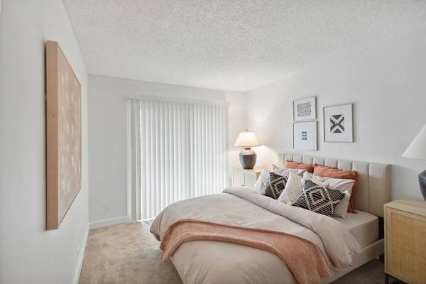 Public Transportation, BBQ & Picnic Area, Resident Lounge 1