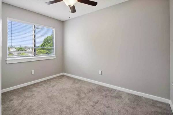 $1,268 / 2br - 768ft2 - Don't miss out! Incredible move in deal on this 2 bed 1 bath! (Concord)63925335196419120