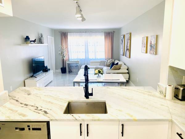 $2,900 / 1br - 875ft2 - CONDO ELEGANTE DE 1 HAB. Y 1.5 BAÑOS A 1 CUADRA DEL CENTRO COMERCIAL Aventura Mall (Aventura)63769617534467123