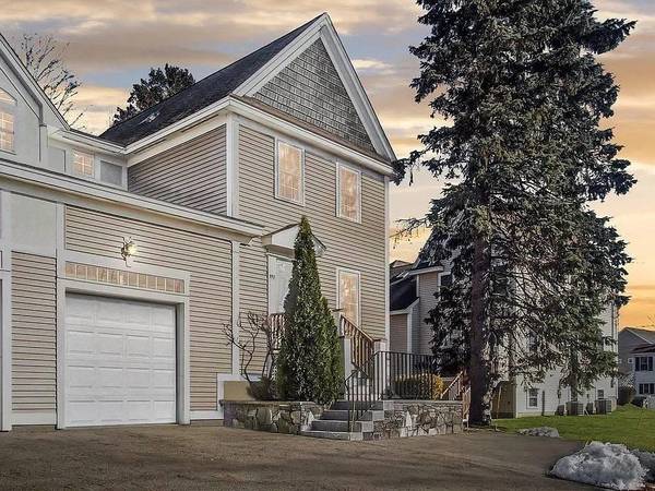 $4,100 / 3br - 1858ft2 - 3 Bedrooms 2 1/2 Baths townhouse to rent (Natick)63856666007041120