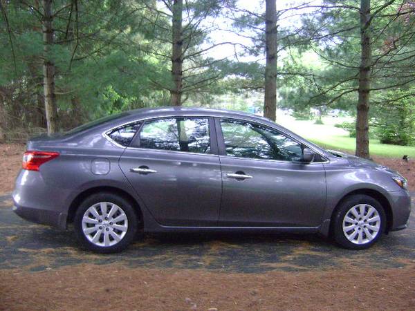 2018 Nissan Sentra SV ONLY 34000 MILES - $10,500 (Trevor WI nearby Antioch IL)63618720999683123
