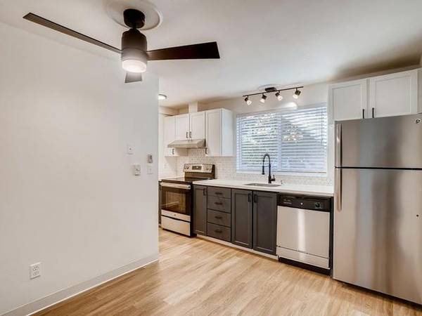 $1,562 / 2br - 864ft2 - Cozy 2 BR/1 BA with Additional Storage & Onsite Maintenance63934550276611122