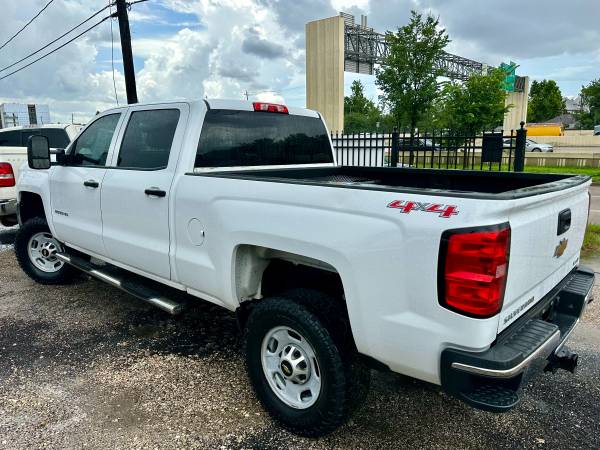 2015 CHEVROLET SILVERADO 2500HD V8 GAS 4X4 **LIMPIO** **CAJA CORTA** - $17,99563617007597315122