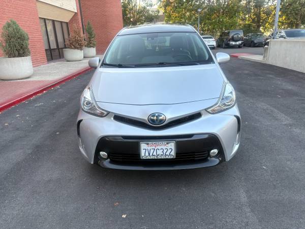 2017 Toyota Prius V Five 1