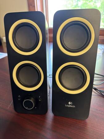 Logitech Z207 2.0 Stereo Computer Speakers 1