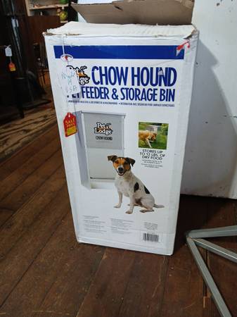 NiB - chow hound pet feeder & storage bin - 12 lbs dry food - USA made 1