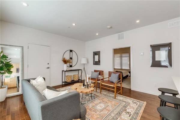 $1,475 / 1br - 738ft2 - Furnished 1-bedroom 1-bath condo, In the heart of Downtown (Oklahoma City)63670503404163124