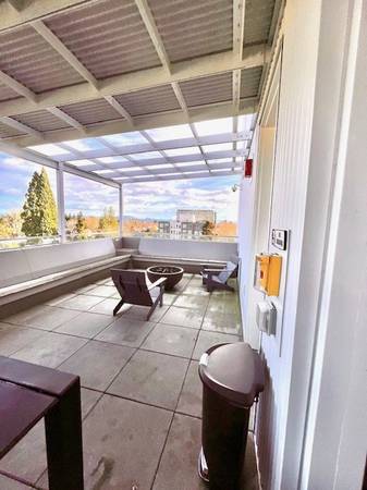 $1,149 / 370ft2 - Limited-time special: Get 1 MONTH FREE when you lease Unit 310!63820824599171122
