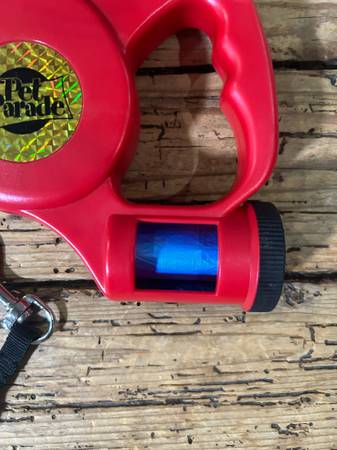 Pet Parade Retractable Leash - $15 (Indian Wells)62925981966337122