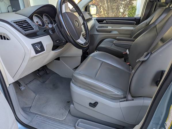 2010 Volkswagen Routan - 78 mil millas, TÍTULO LIMPIO, FUNCIONA EXCELENTE - $4,499 (Tracy)63470897367809123