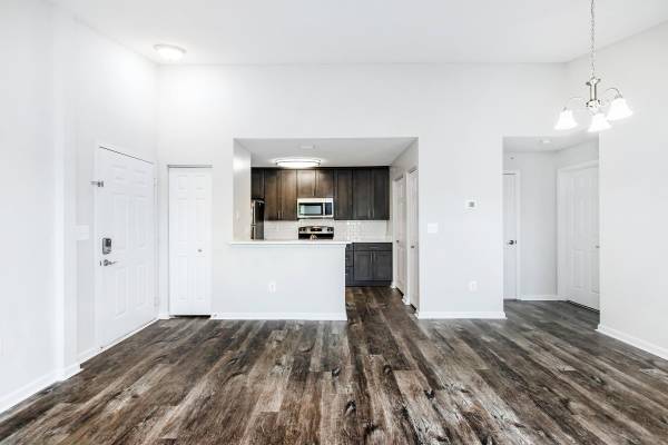 $1,838 / 1br - 642ft2 - Den or Study, Cable Ready, On-site Maintenance (20300 River Ridge Terrace, Ashburn, VA)63896277055618122