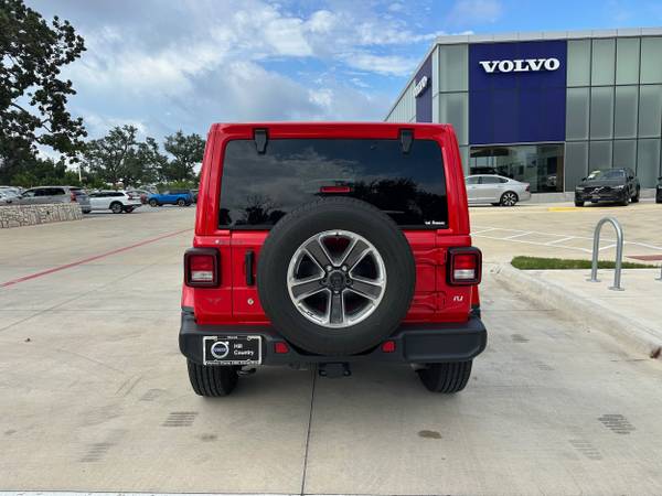 2019 Jeep Wrangler UNLIMITED SAHARA 4X4 - $31,800 (Volvo Cars Hill Country)63439726693379124