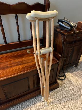 Children's Adjustable Crutches 1