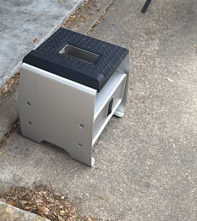 Stark Varg motorcycle stand charger not included 1