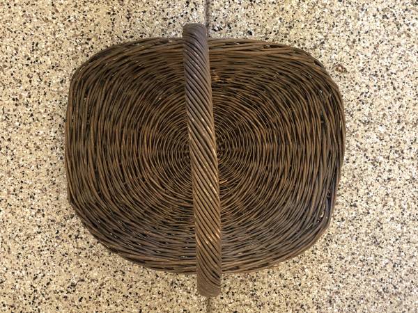 ANTIQUE NATURAL WICKER GATHERING Basket/LOG Basket 1
