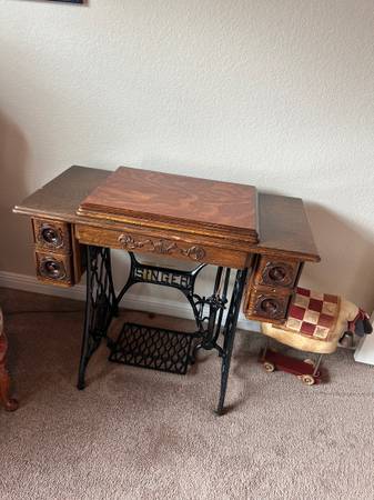 Singer Sewing Machine 1