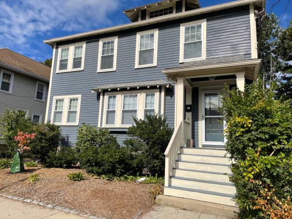 $2,800 / 2br - 1200ft2 - Sunny 2 BR + office in East Arlington w 2 car parking (Arlington)63996548508418120