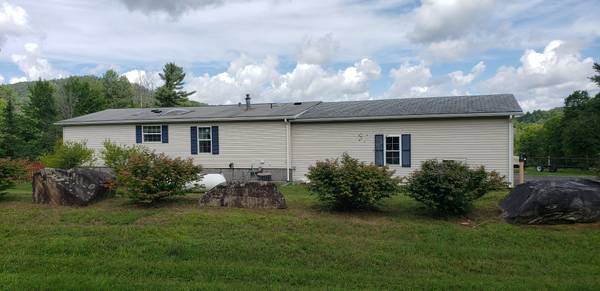 $1,500 / 2br - 1200ft2 - Private home on 10 acres (Hardwick)63784663257345120