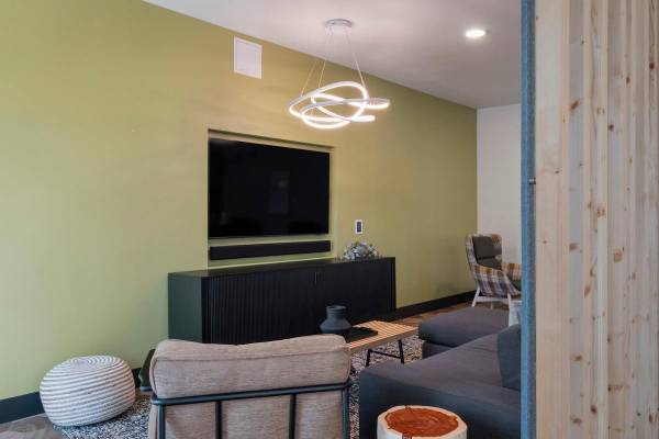 $1,625 / 1br - 470ft2 - On-Site Parking, Matte Black Fixtures, Balconies* (Sehome)63920958778242124